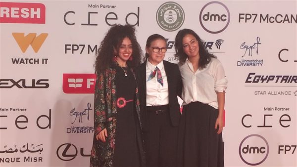 نجوم "أكشن نادية كات" يتألقون على الريد كاربت في مهرجان القاهرة السينمائي