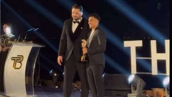 خوان بيزيرا من التكريم