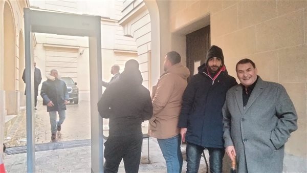 توافد أبناء الجالية