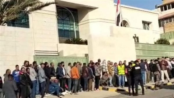 توافد المصريين في