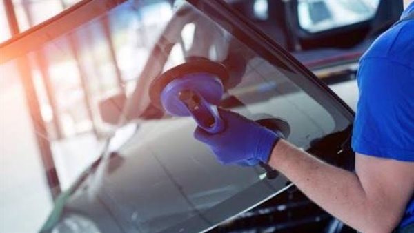 صناعة زجاج السيارات