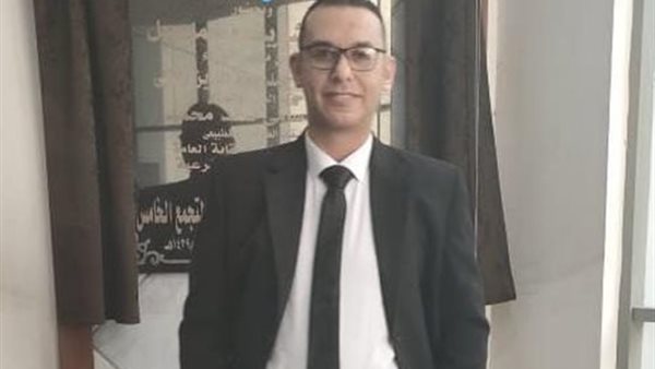   الدكتور أحمد عزت