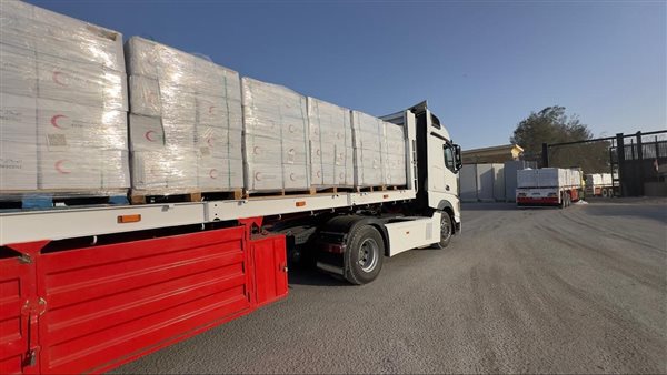  المساعدات إلى غزة.