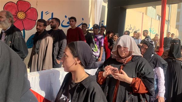 توافد كبير من الناخبين