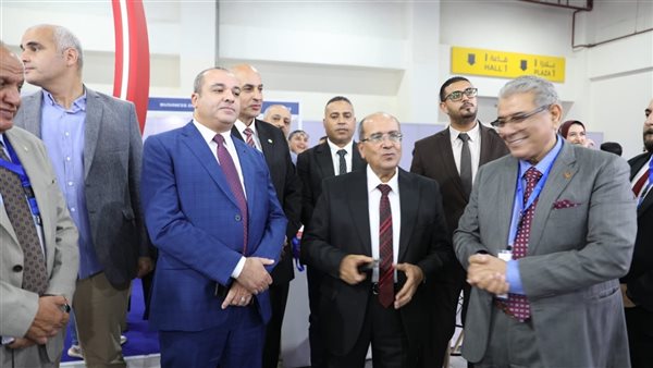 رئيس القابضة يلتقي