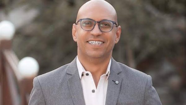  الدكتور أحمد أمين