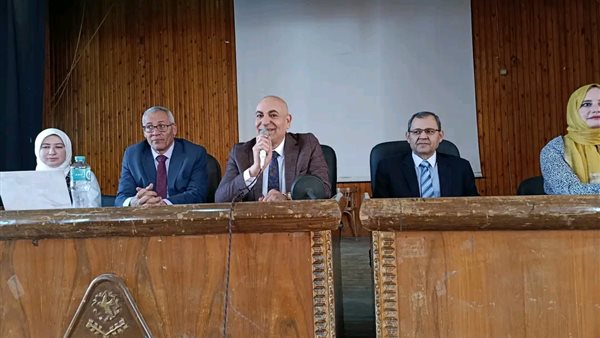 جانب من الندوه 