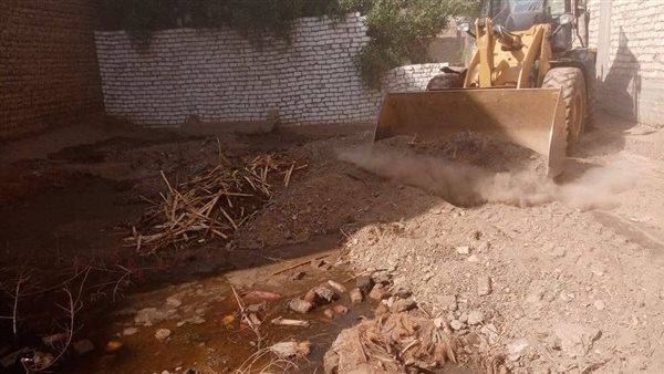 قنا تنهي أزمة تجمعات