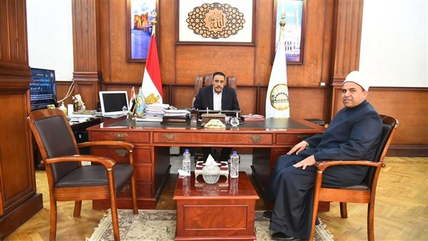 محافظ مطروح يستقبل