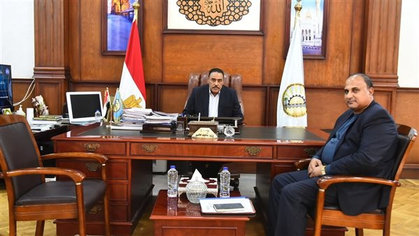  محافظ مطروح يستقبل