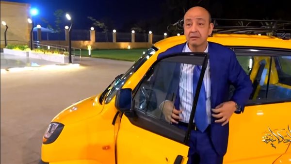  الإعلامي عمرو أديب