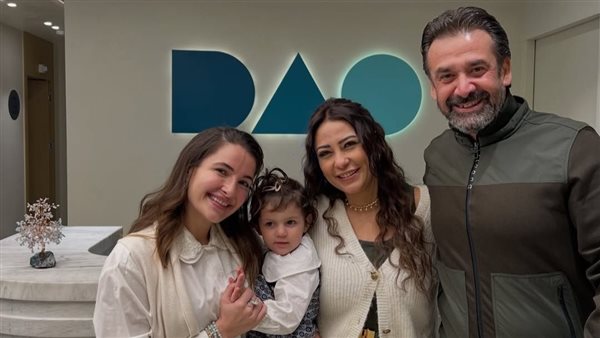 كريم عبد العزيز وزوجته