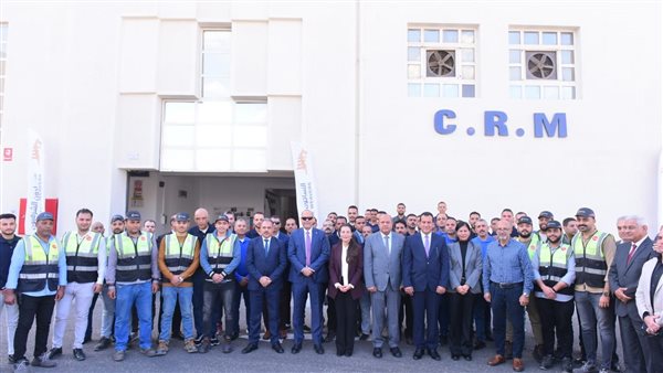 وزير العمل يفتتح