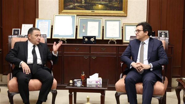 ■ وزير الثقافة يلتقي