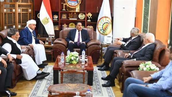  محافظ مطروح يستقبل