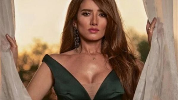 الفنانة زينة 