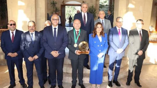 محافظ القاهرة ومنال