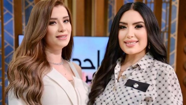 عبير صبري وشقيقتها