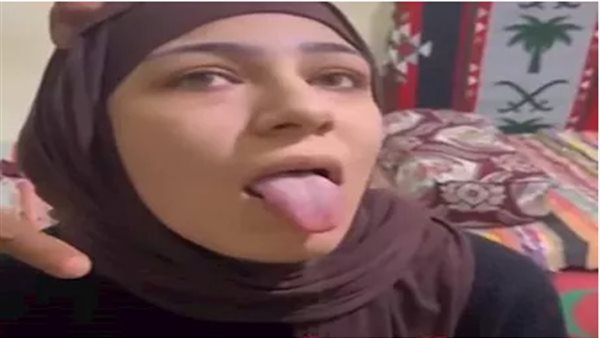 فتاة البشعة 