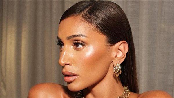 الفنانة دينا الشربيني