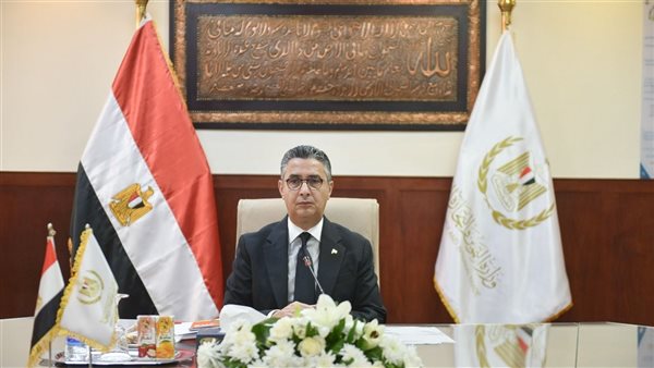  الدكتور شريف فاروق،