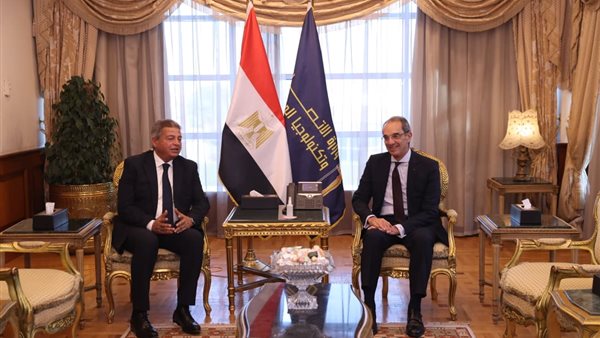 الدكتور عمرو طلعت