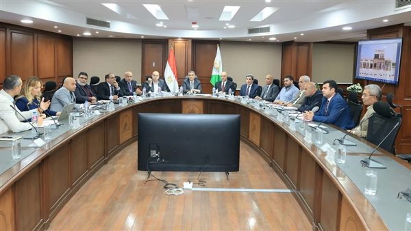 محافظ الجيزة يبحث