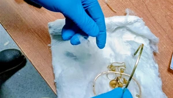 طاقم إسعاف يُعيد