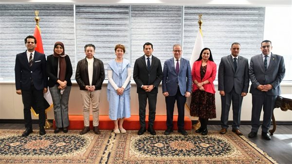  وزير الشباب والرياضة