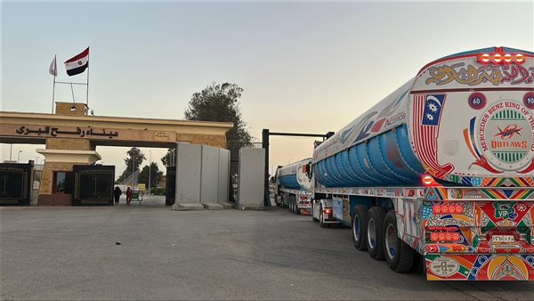  شاحنات المساعدات