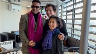 محمد رمضان ووزير الثقافة الفرنسي الأسبق وزوجته    