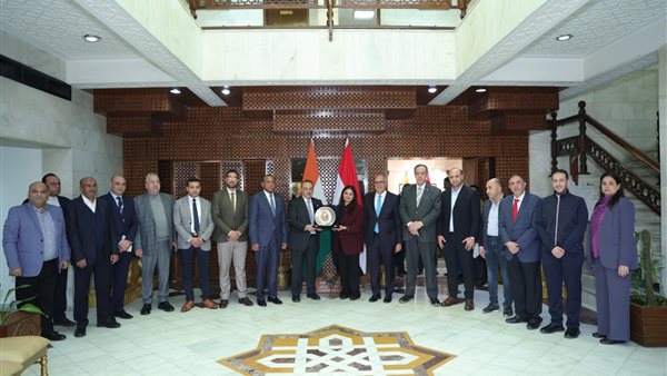 محافظ أسيوط يلتقي