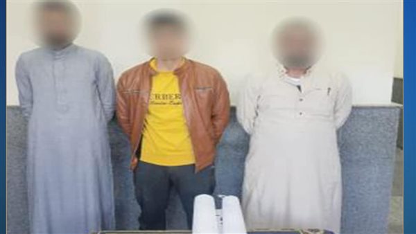 ضبط 3 أشخاص حاولوا