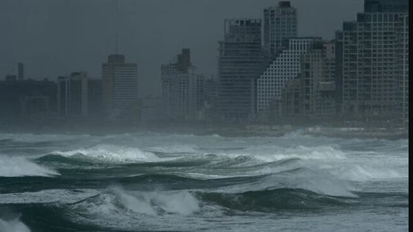 العاصفة بايرون تضرب