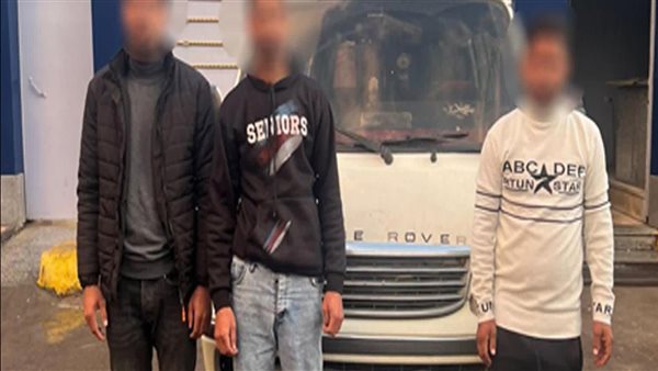 ضبط 3 أشخاص لتوزيع