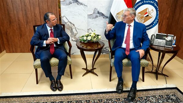 وزير البترول يبحث