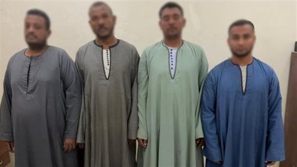  قيام بعض الأشخاص