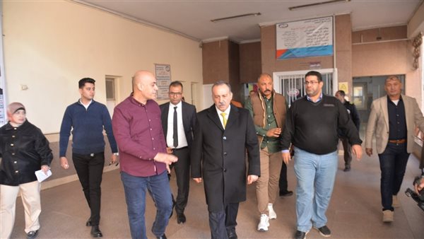 محافظ أسيوط يزور