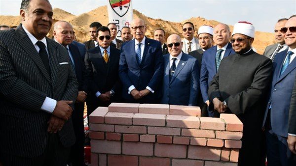  وزير الشباب ومحافظ