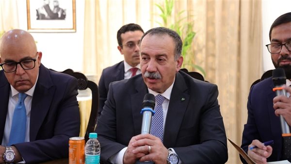 حافظ أسيوط مع غرفة