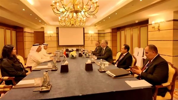 وزير البترول يبحث