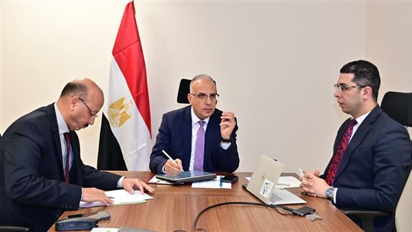 وزير الرى يتابع أنشطة قطاع شئون مياه النيل وملفات التعاون الثنائى مع دول الحوض 