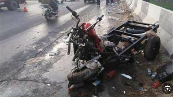 مصرع شاب وإصابة 2 آخرين فى حادث تصادم تروسيكل وسيارة فى إسنا بالأقصر 