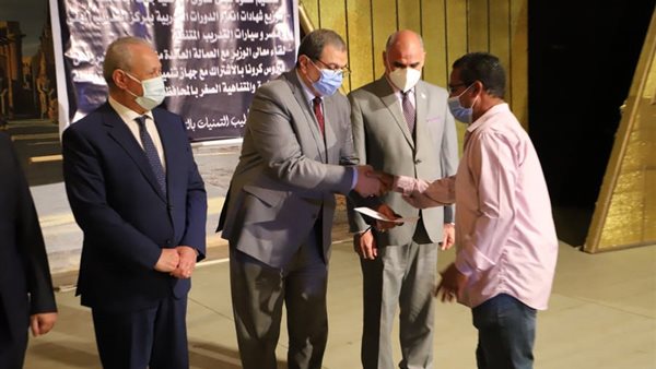 وزير القوي العاملة