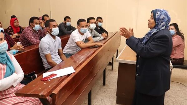 جانب من الندوة 