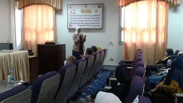 جانب من الندوة