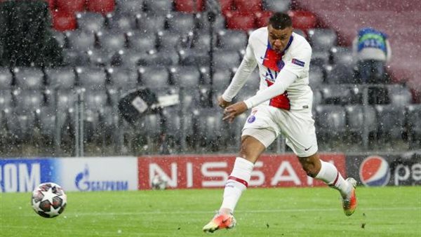 لحظة تسديد مبابى