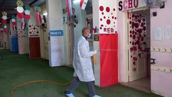 جانب من التعقيم بالمدرسة