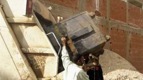 جانب من أعمال رفع