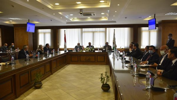 لقاء المحافظ بالنواب